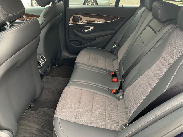 Fahrzeugabbildung Mercedes-Benz E 350 Td Avantgarde+LED+Comand+HeadUp+Kamera+AHK