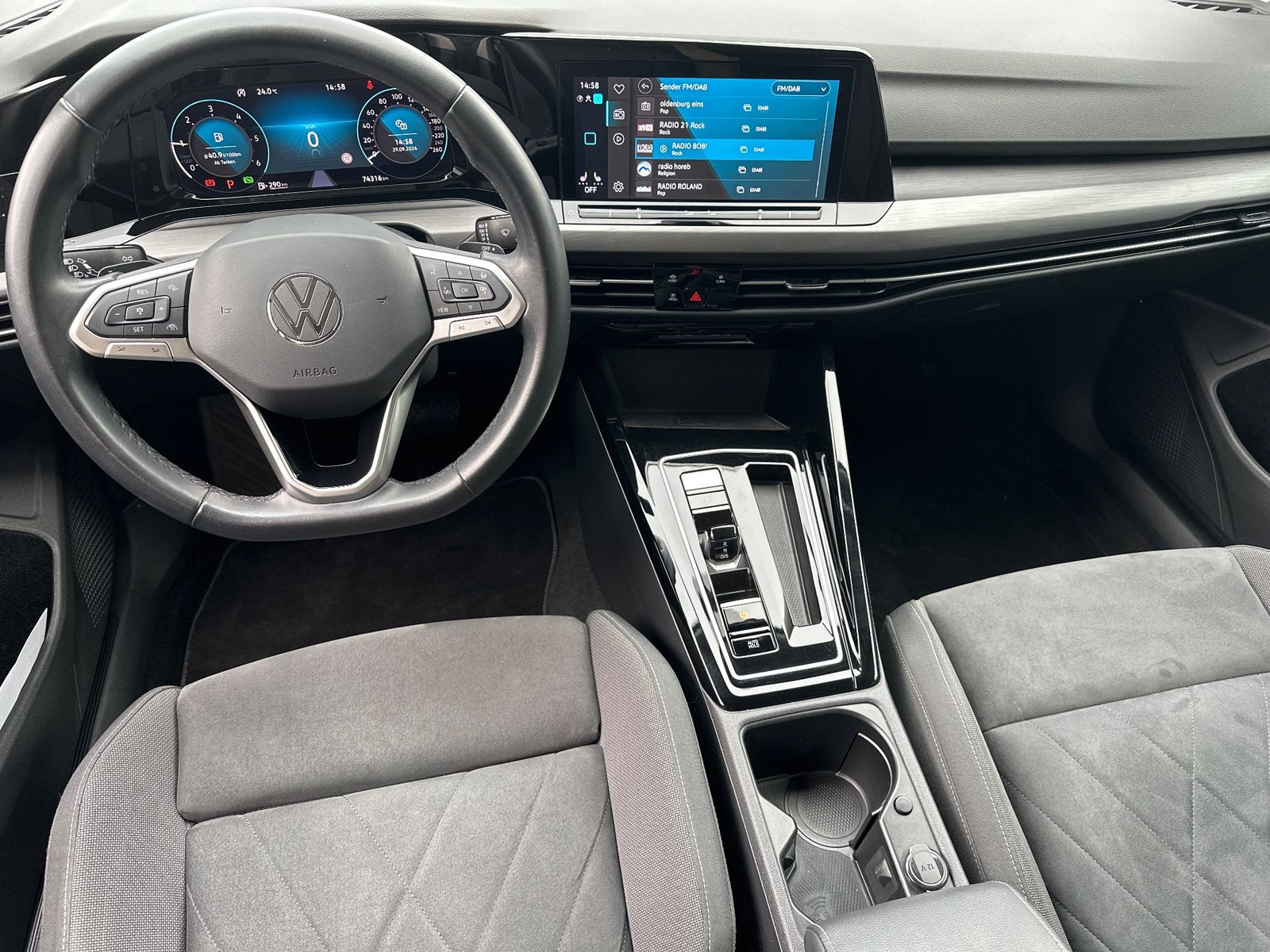 Fahrzeugabbildung Volkswagen Golf Variant 2.0 TDI DSG Style NAV+AHK+ACC+KAM