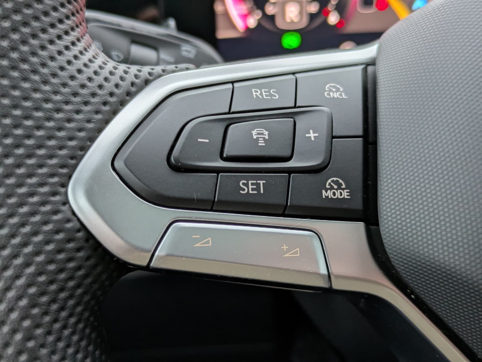 Fahrzeugabbildung Volkswagen Tayron 2.0 TDI 4M R-Line 7Si*MATRIX*AHK*PANO*HUD