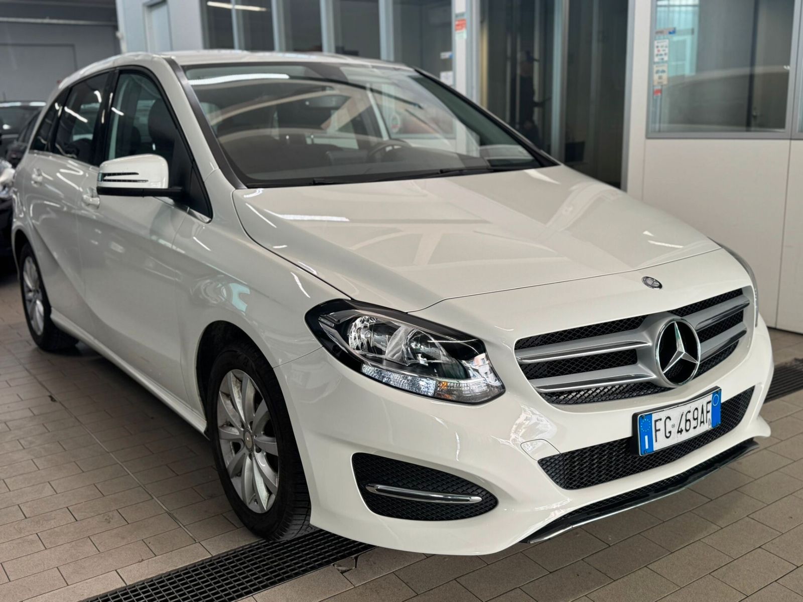 MERCEDES-BENZ Mercedes-benz B 180 Premium