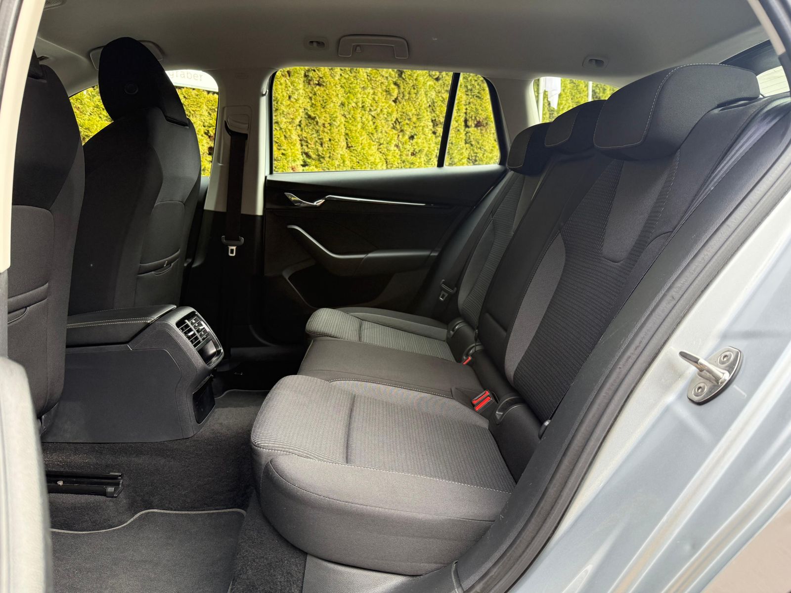 Fahrzeugabbildung SKODA Octavia 2.0 TDI Ambition LED+SHZ+AHK+CARPLAY+DAB