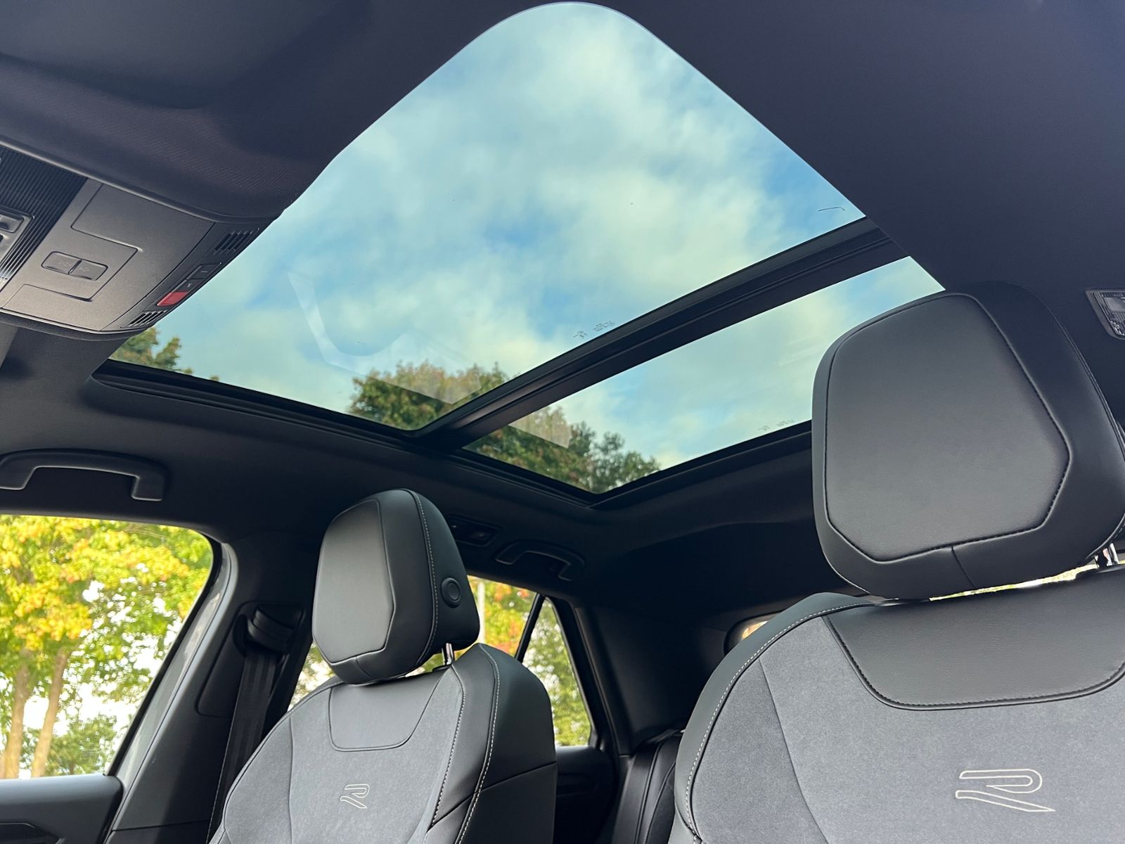 Fahrzeugabbildung Volkswagen T-Roc R-Line 2.0 TSI DSG 4MOTION *AHK, IQ.Light,