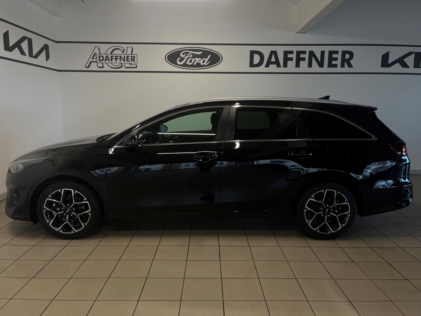 Fahrzeugabbildung Kia Ceed_sw Sportswagon GT Line 1.5 T-GDI JBL SHZ