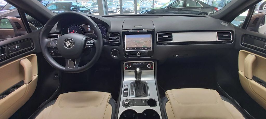 Volkswagen Touareg V6 3.0 TDI AHK PANO STANDH NETTO 16.500