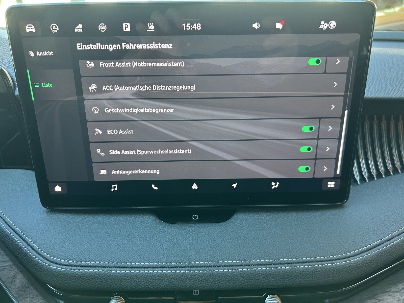 Fahrzeugabbildung SKODA Superb Combi 2.0 TDI L&K/ST-HZG/PANO-DA/AHK/360°