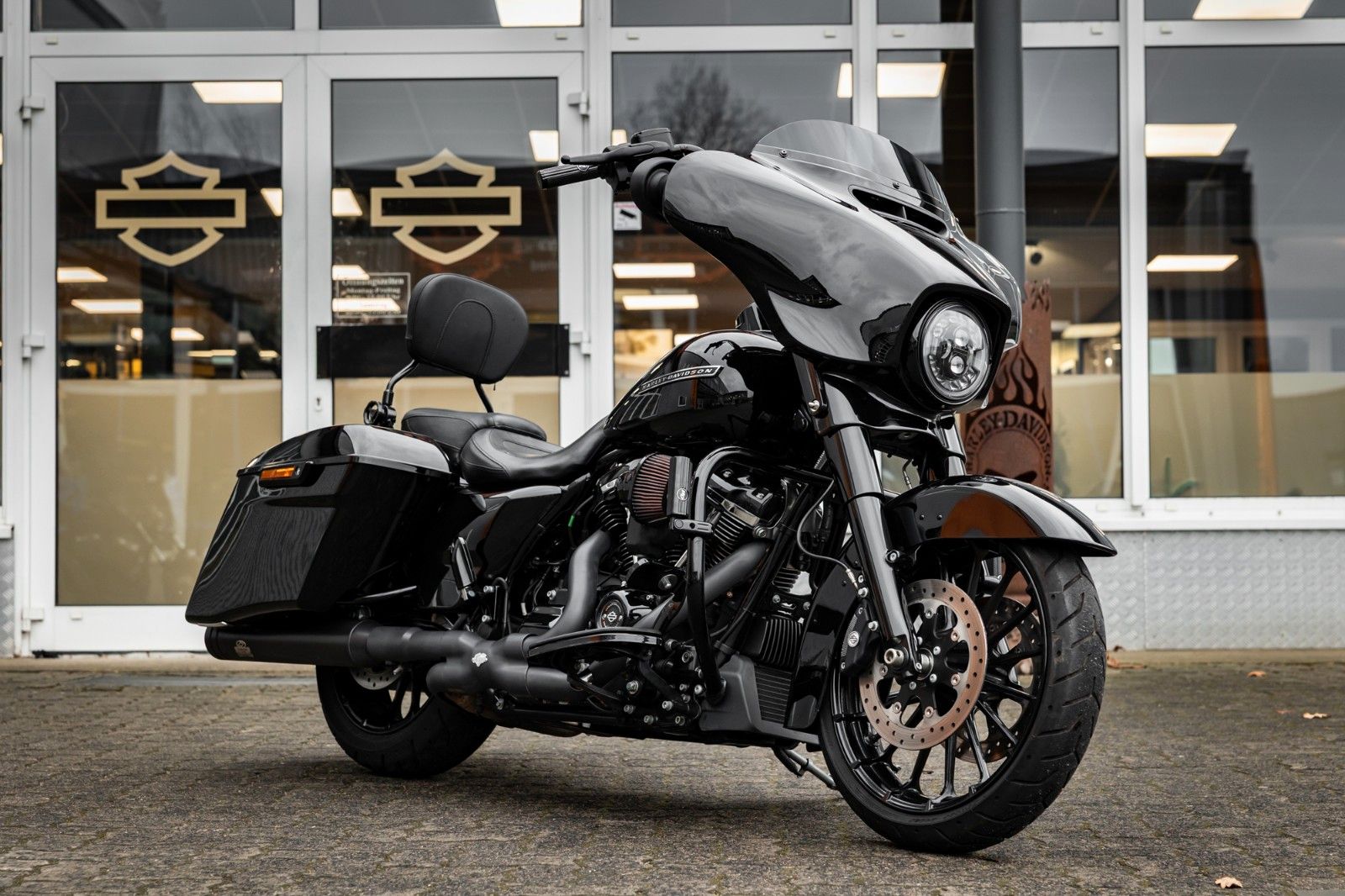 Fahrzeugabbildung Harley-Davidson FLHXS Street Glide 114 cui - Jekill & Hyde -