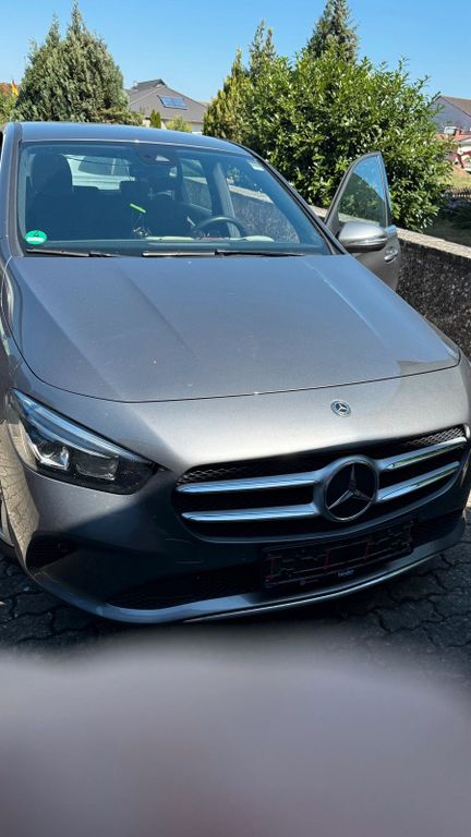 Image of Mercedes-Benz B 180