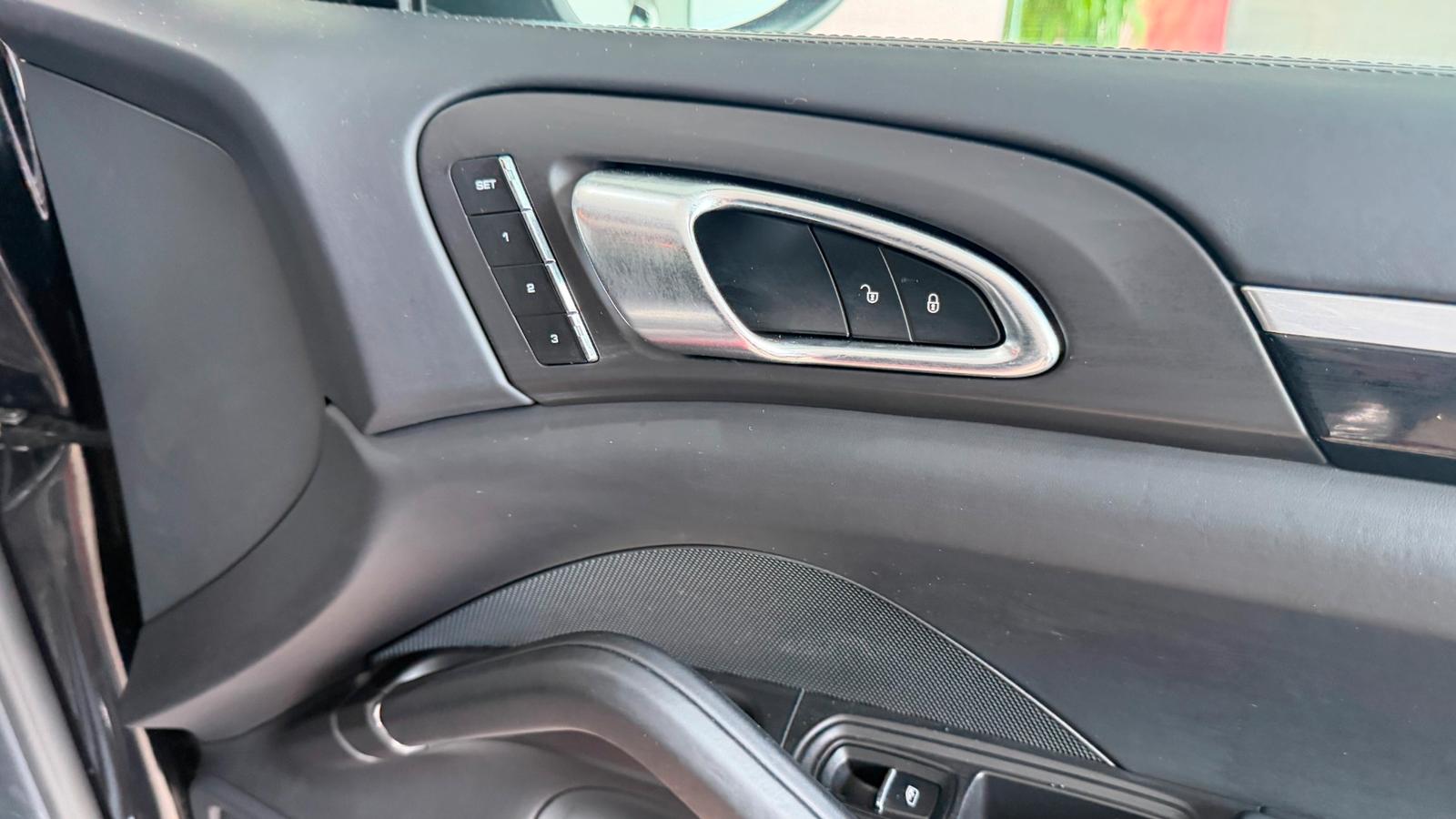 PORSCHE CAYENNE PLATINIUM EDITION 3.0 V6 245ch 4X4 BVA Toit ouvrant Sièges chauffants cuir Historique présent - 1ERE MAIN