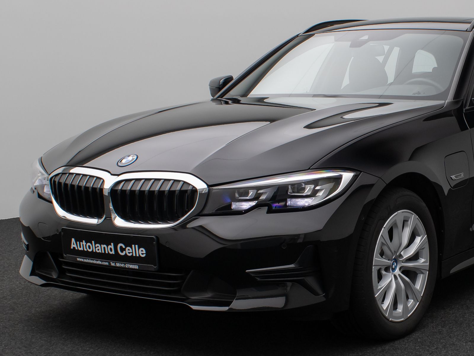 Fahrzeugabbildung BMW 320e xD Panorama Kamera DAB HiFi Alarm Sport LED