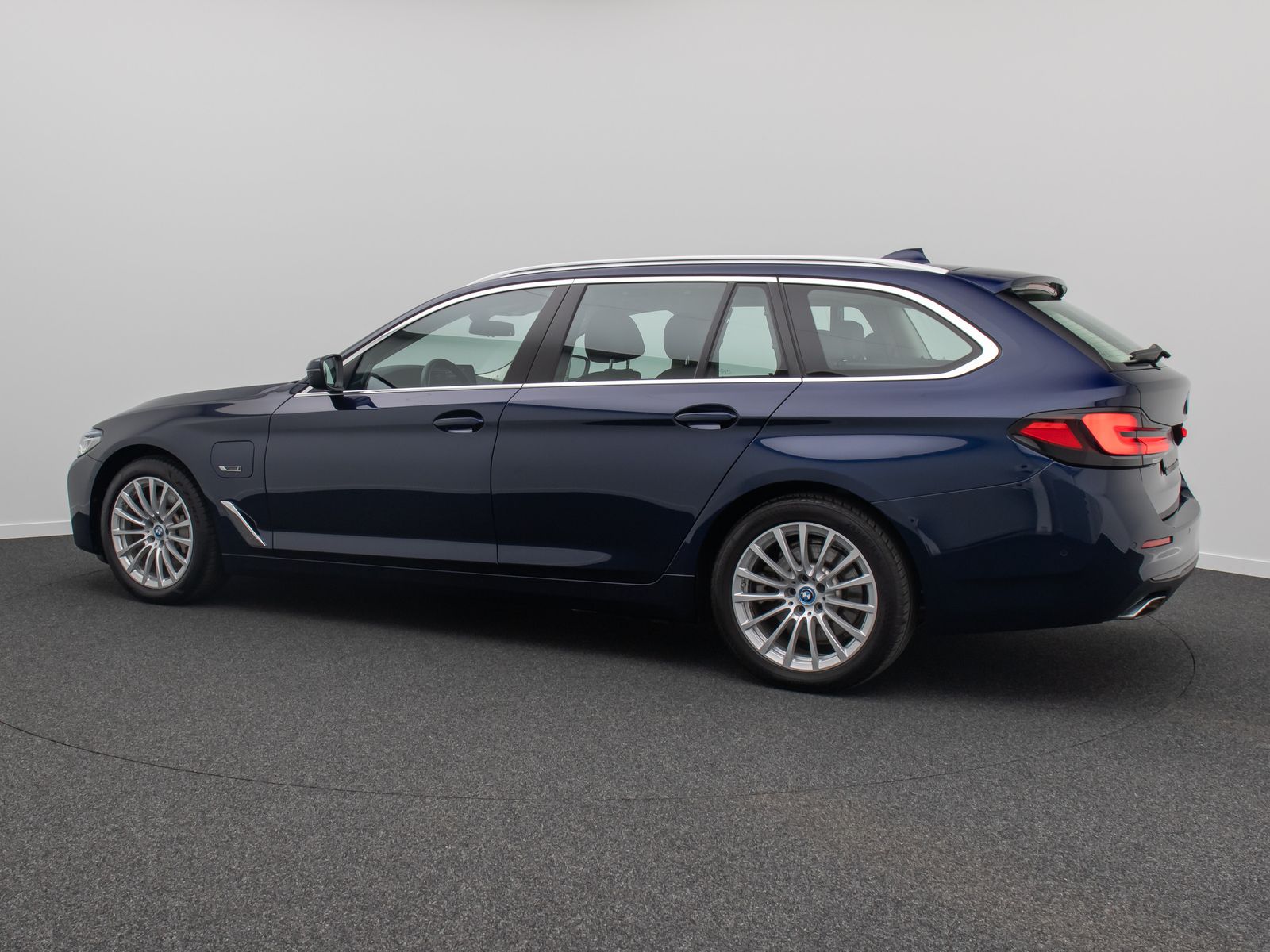 Fahrzeugabbildung BMW 530e Kamer Laser HUD DAB H/K Komfort Alarm Sport