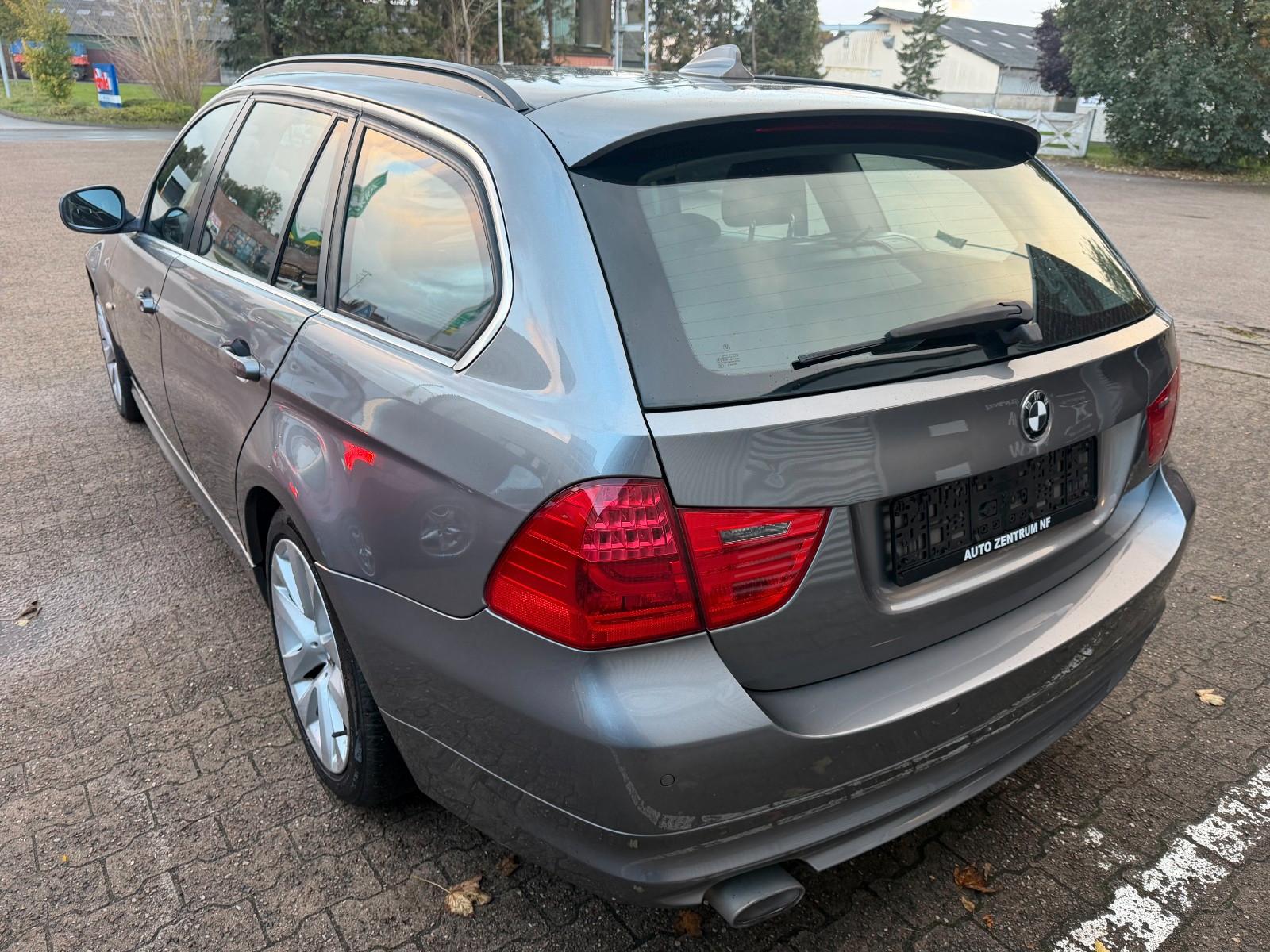 BMW 318 2012 — interior