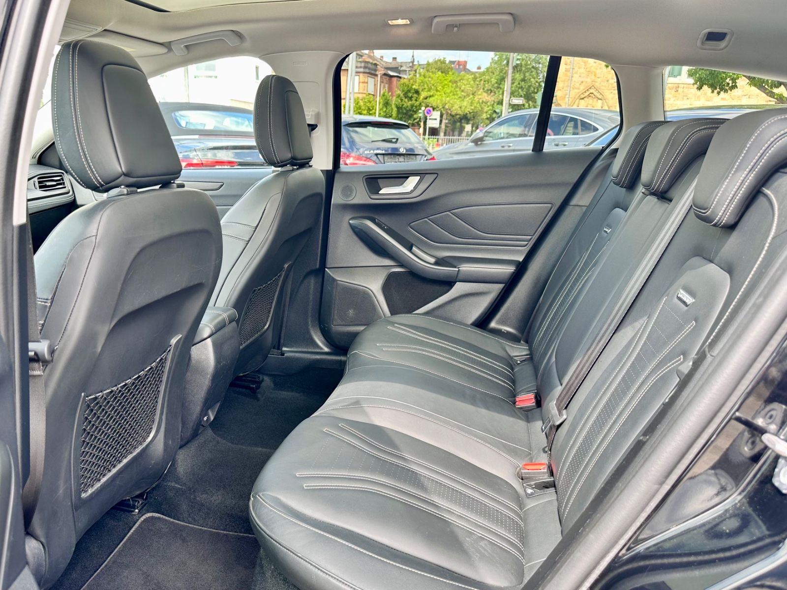 Fahrzeugabbildung Ford FOCUS TURNIER VIGNALE*PANO+LED+1.HAND*