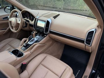 Porsche Cayenne - 8