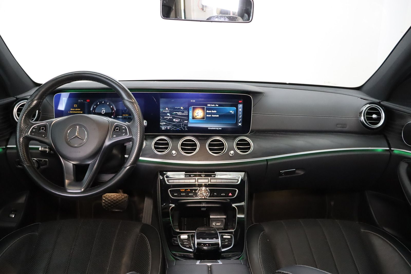Fahrzeugabbildung Mercedes-Benz E 400 T 4Matic * Airmatic * STHZ * Memory AVANTG