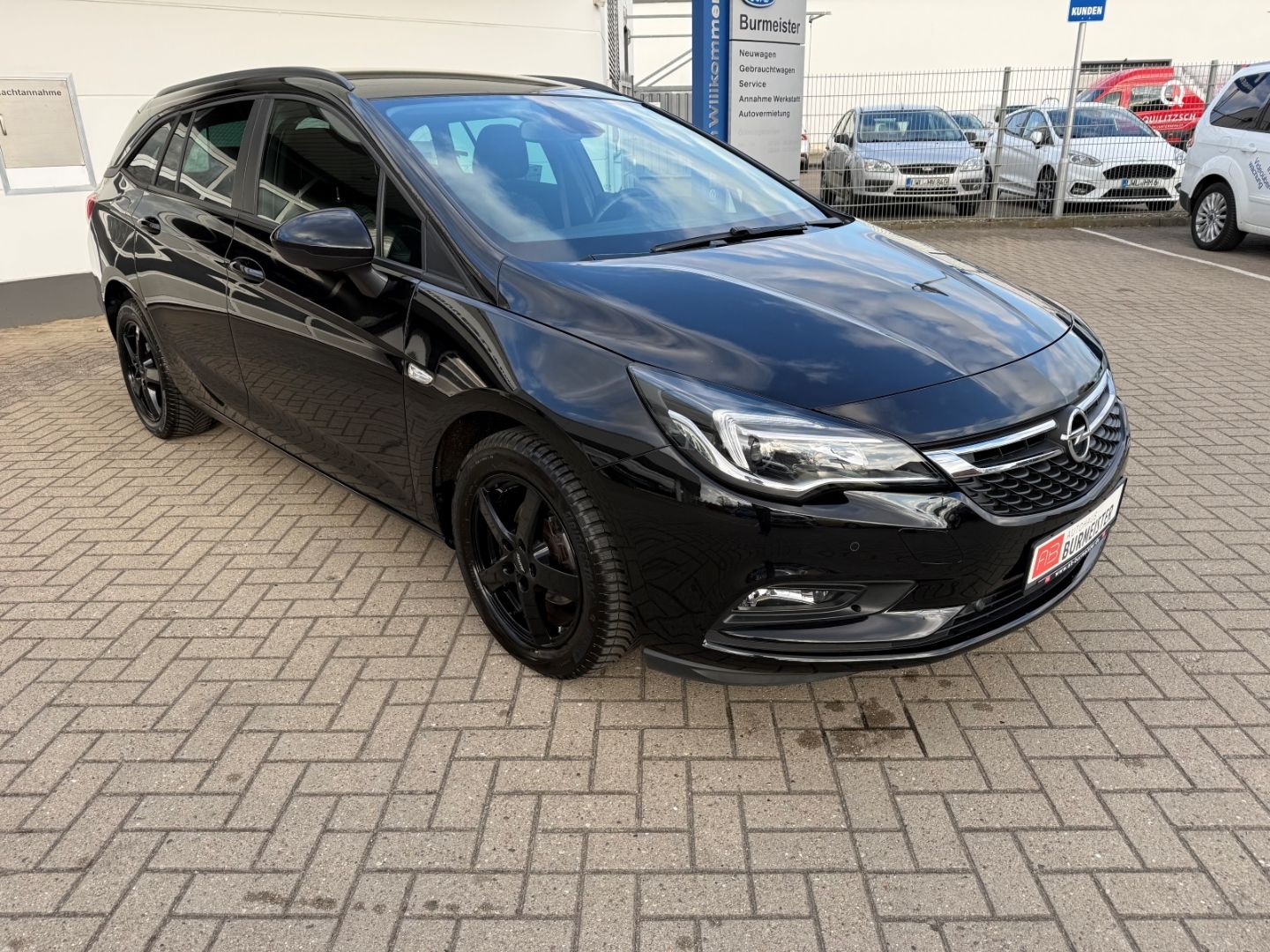 Fahrzeugabbildung Opel Astra K Sports Tourer Edition Start Stop LED App
