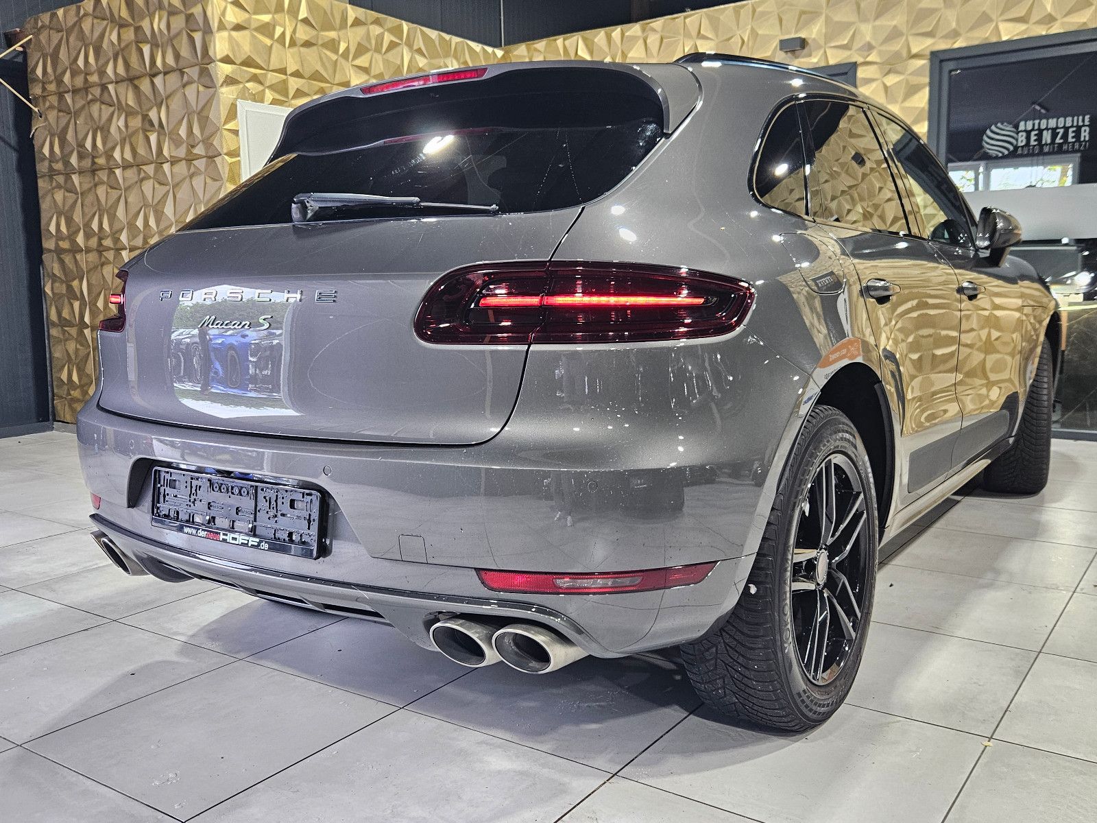 Fahrzeugabbildung Porsche Macan S /SPORT-DESIGN/PANO/CARBON/360°/LED/BOSE/