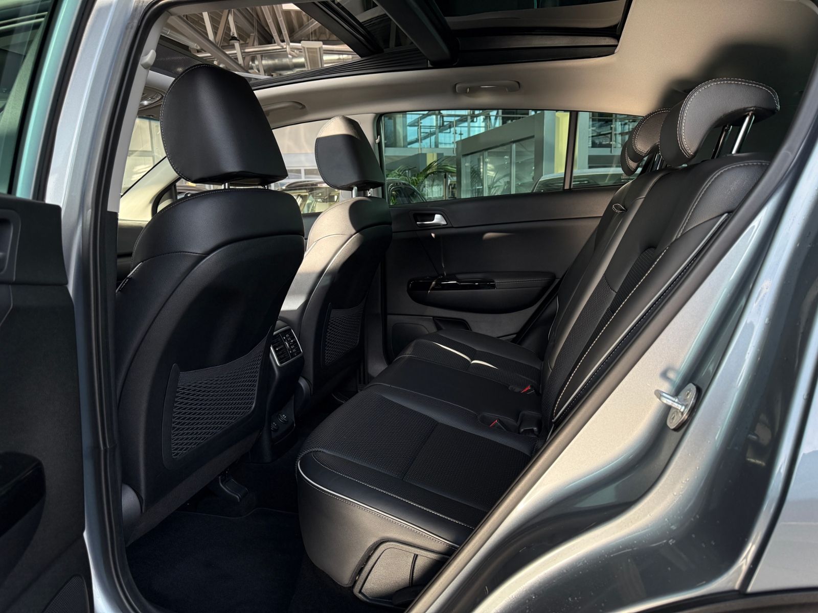 Fahrzeugabbildung Kia Sportage Black Edition PANO AHK LED