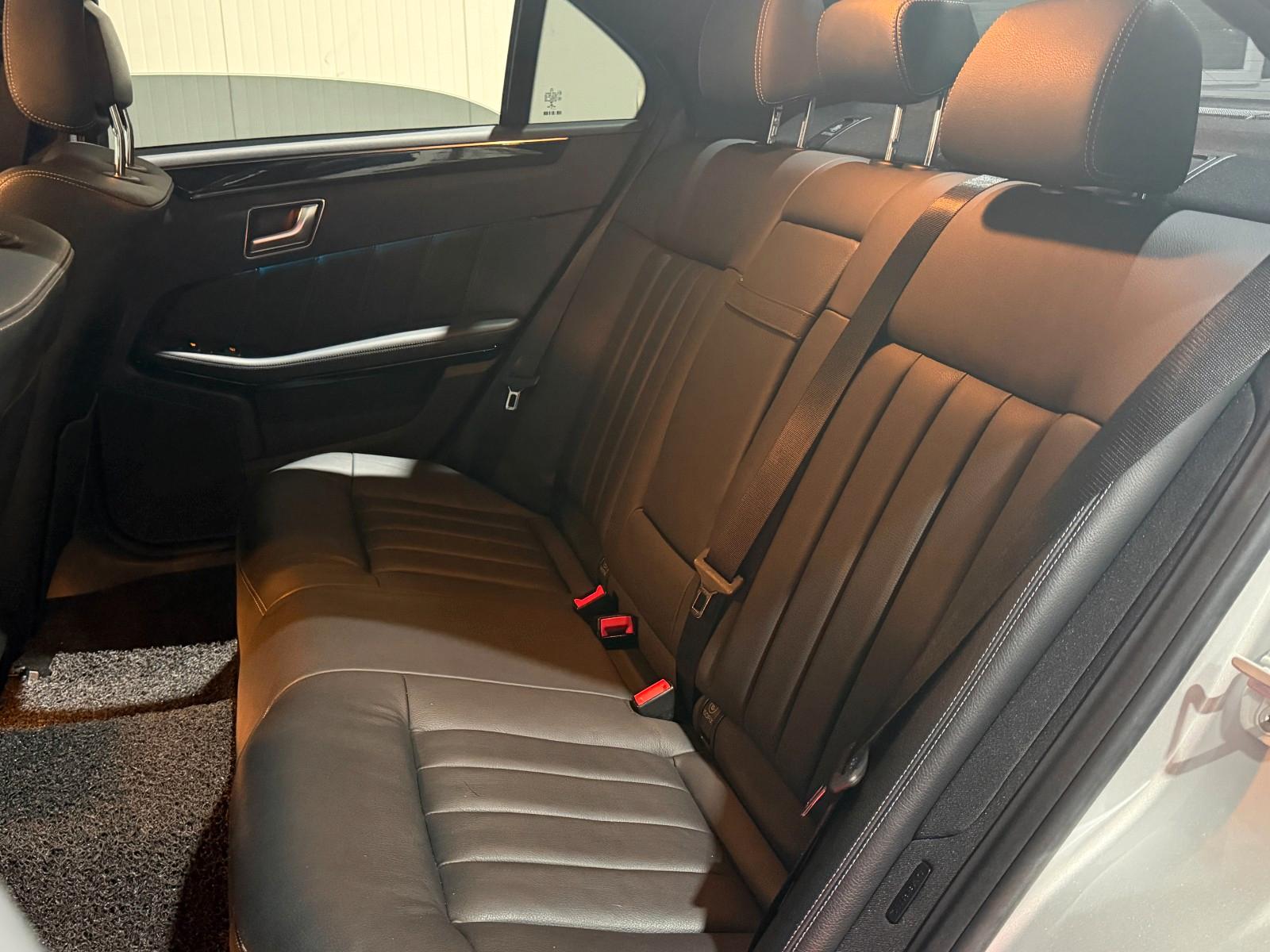 Mercedes-Benz E 300 Limousine E 300 CGI BlueEfficiency 4Matic