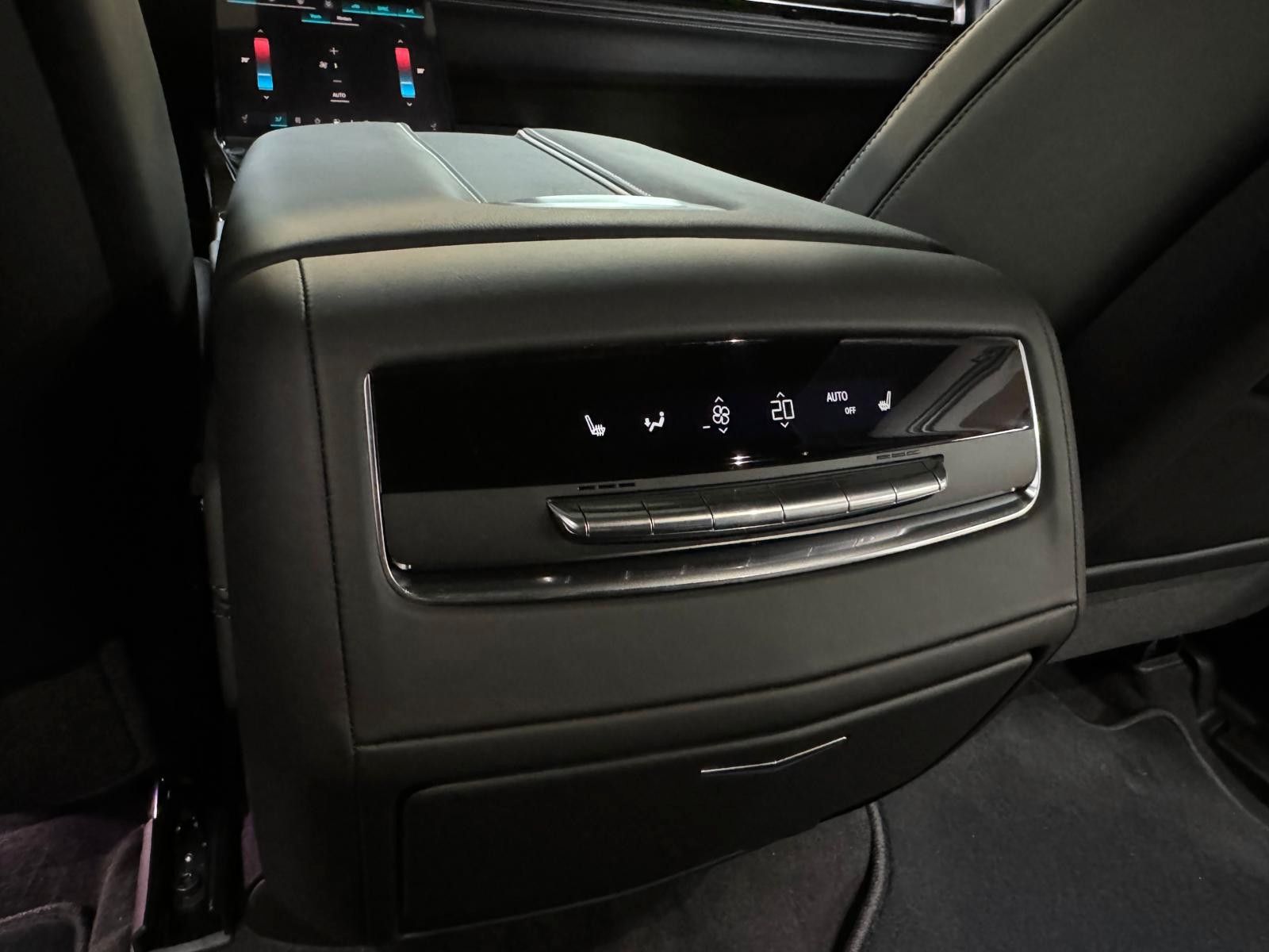 Fahrzeugabbildung Cadillac 2026 ESCALADE SPORT PLATINUM 6.2 V8-HUD-NIGHT V