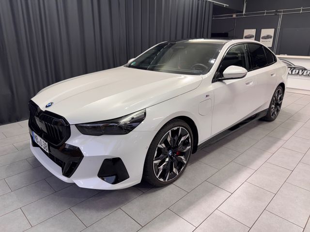 BMW 550e Lim. xDrive M SPORT|CARBON|PANO|21 ZOLL|