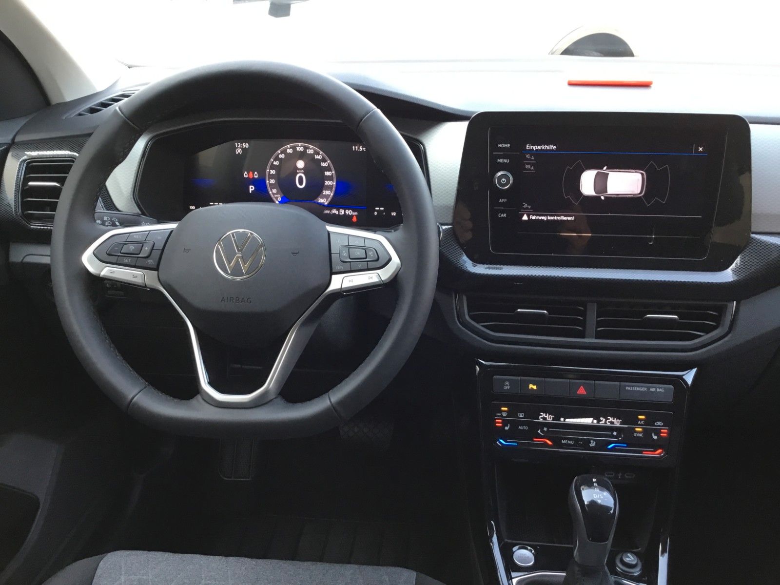 Fahrzeugabbildung Volkswagen T-Cross 1.0 TSI DSG Life+AHK+ACC+17"+Kamera