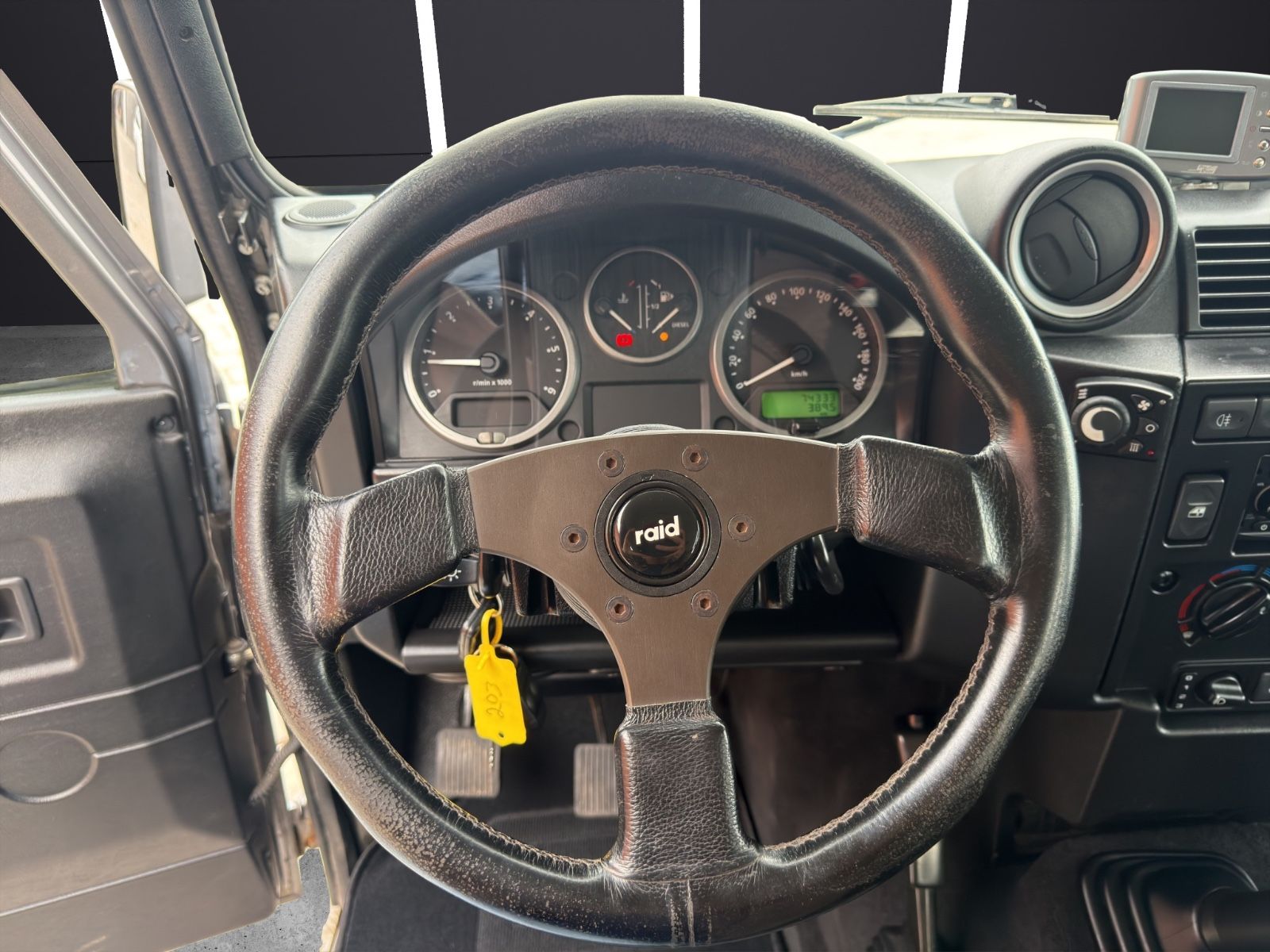 Fahrzeugabbildung Land Rover Defender 90 SE Station Wagon Seilwinde Klima