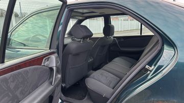 Mercedes E 230 - 4