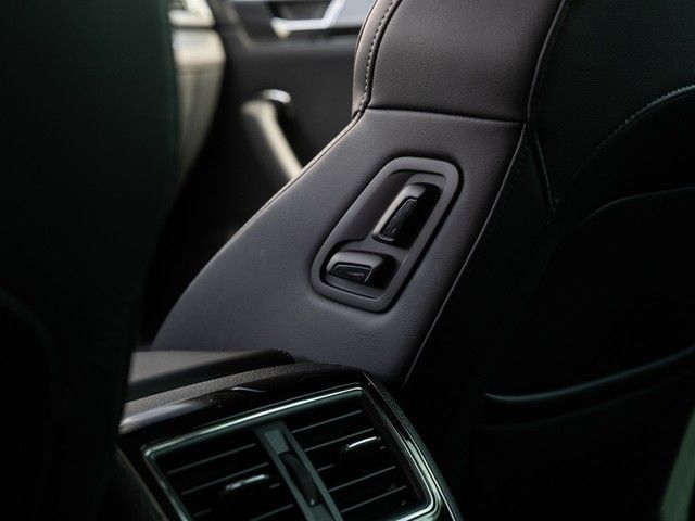 Superb Combi 2.0 TDI Premium Edition DSG 4x4 AHK