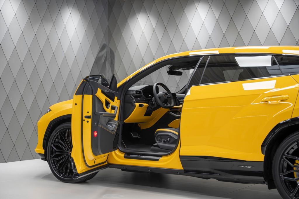 Urus 4.0 V8 SE YELLOW/BLACK YELLOW PANO B&O - Bild 12