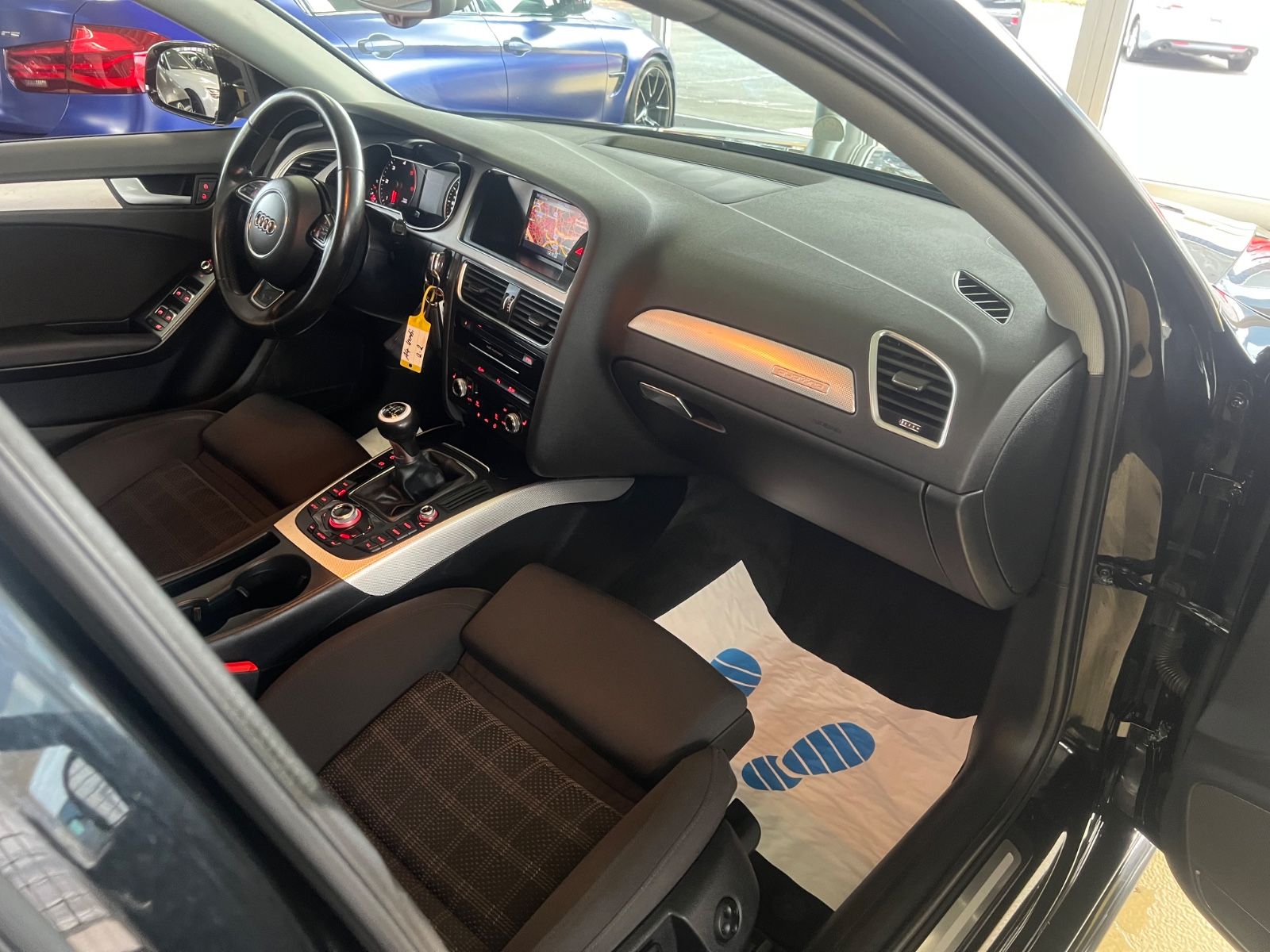 Fahrzeugabbildung Audi A4 Avant 2.0 TDI S line quattro *1.HAND*
