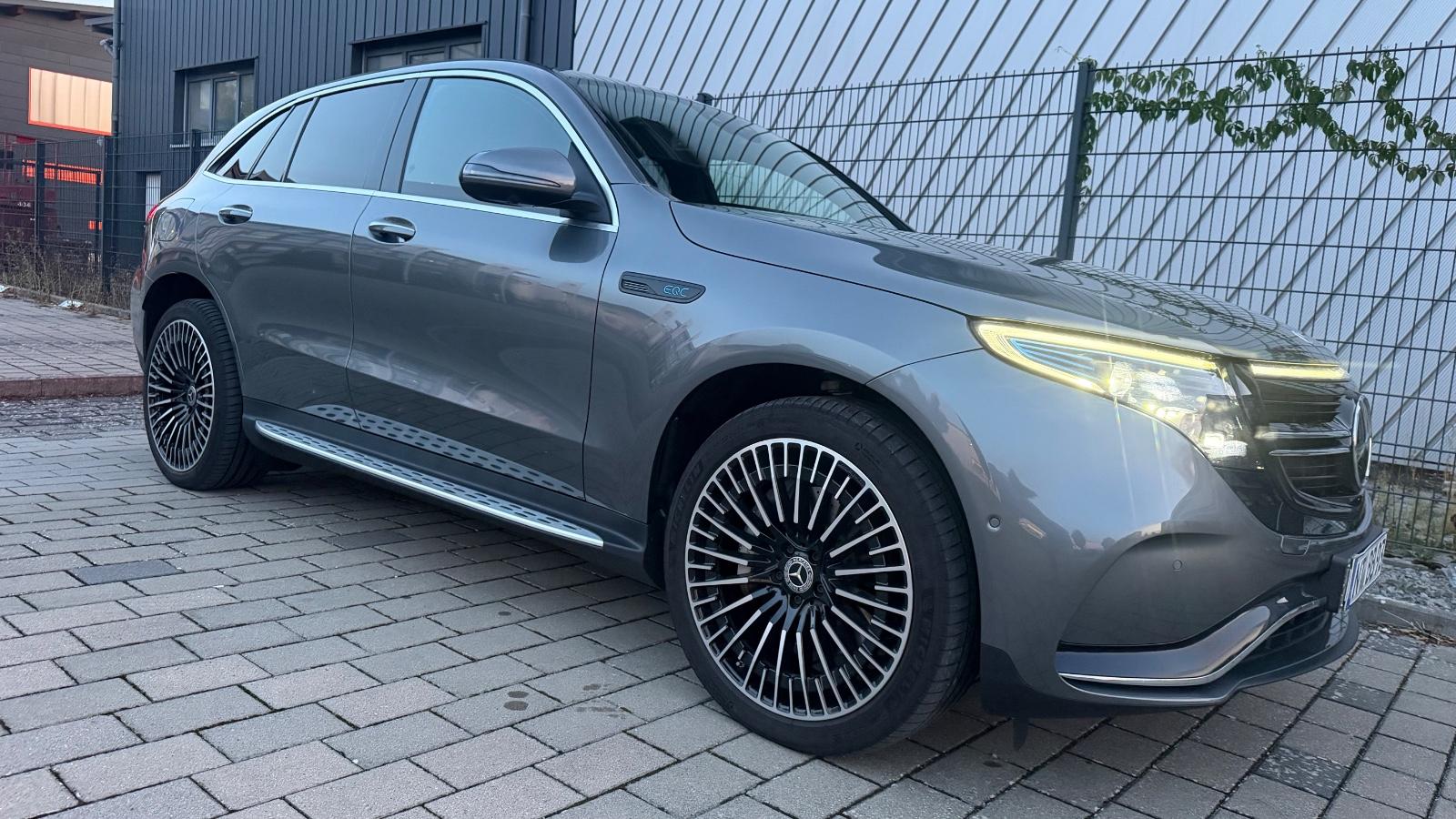 Mercedes-Benz EQC 400 4Matic AMG-LINE MULTIBEAM,360°,LEDER
