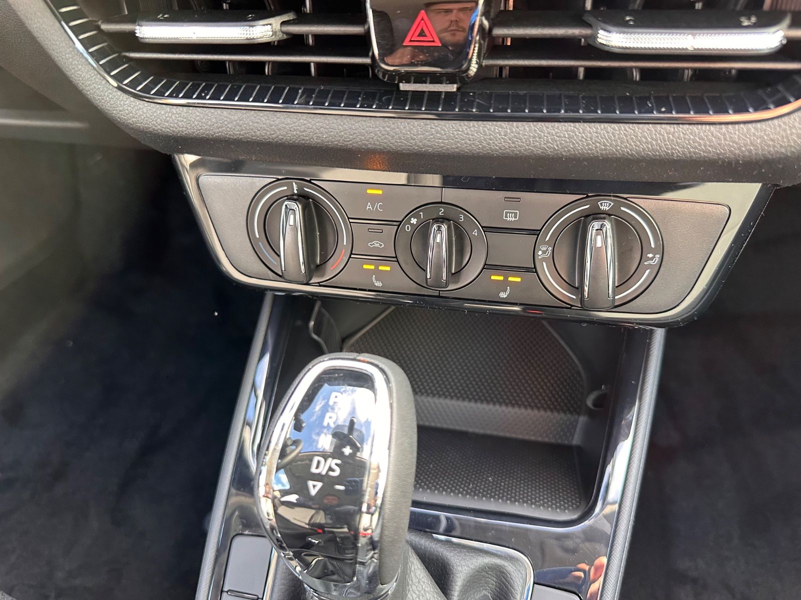 Fahrzeugabbildung SKODA Fabia Selection 1.0 TSI DSG LED/GRA/SHZG/APP