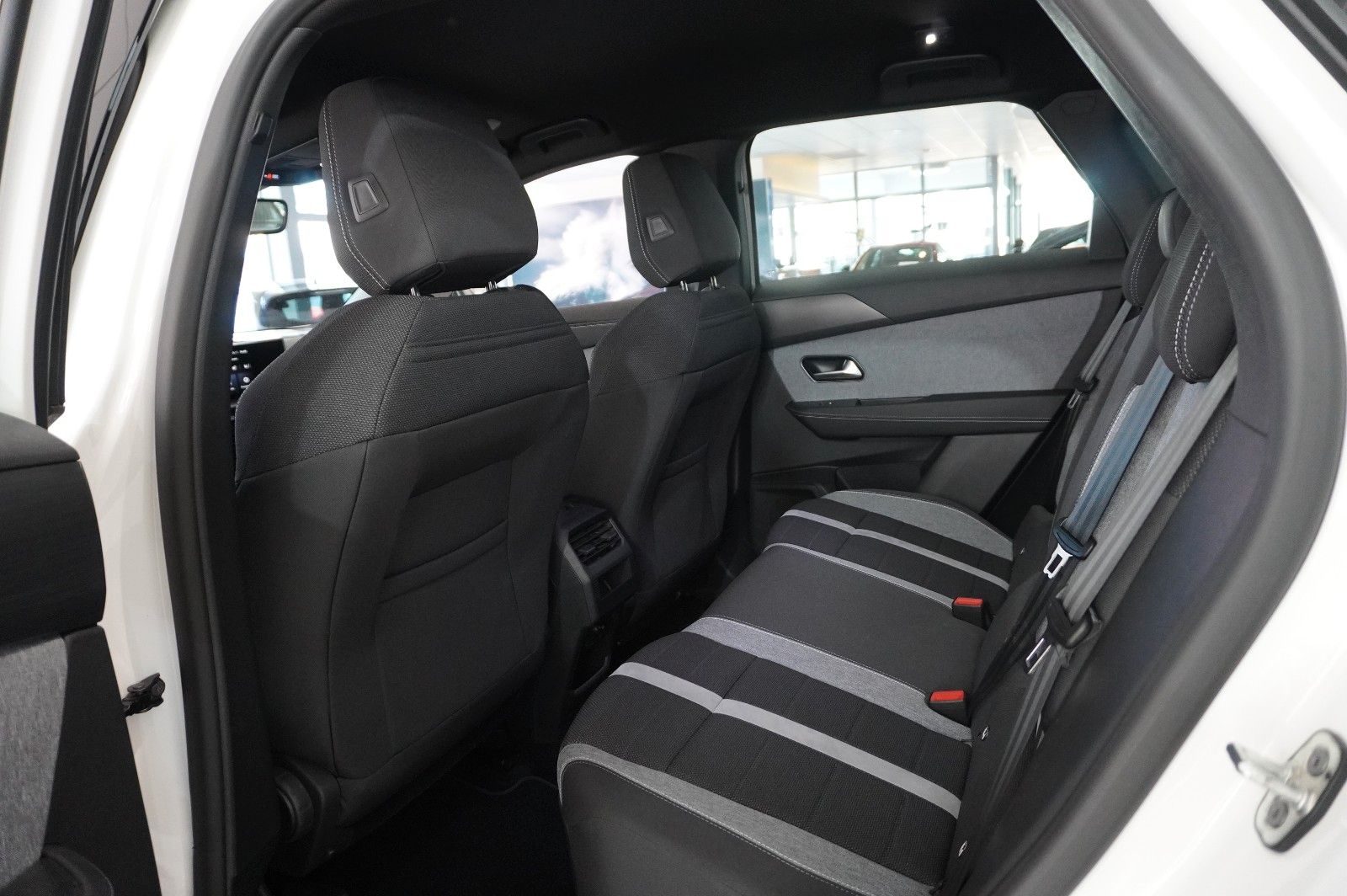 Fahrzeugabbildung Opel Grandland 1.2 48V HYBRID EDIT. NAVI/LED/KAMERA