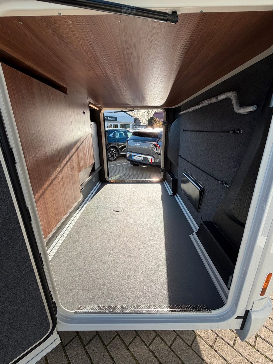Fahrzeugabbildung Carthago C2-tourer I 143 KB-LE comfort Mercedes
