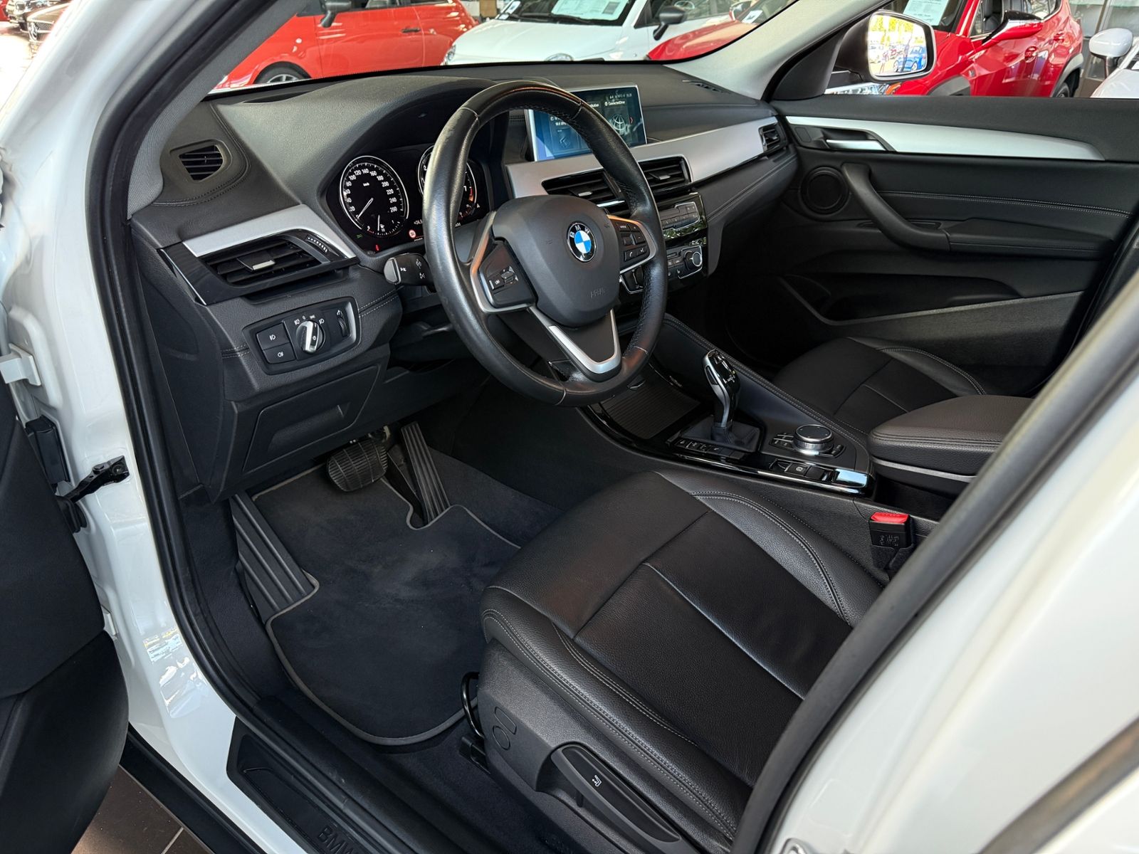 Fahrzeugabbildung BMW X2 sDrive 20 i HUD LEDER KAM LED 18"