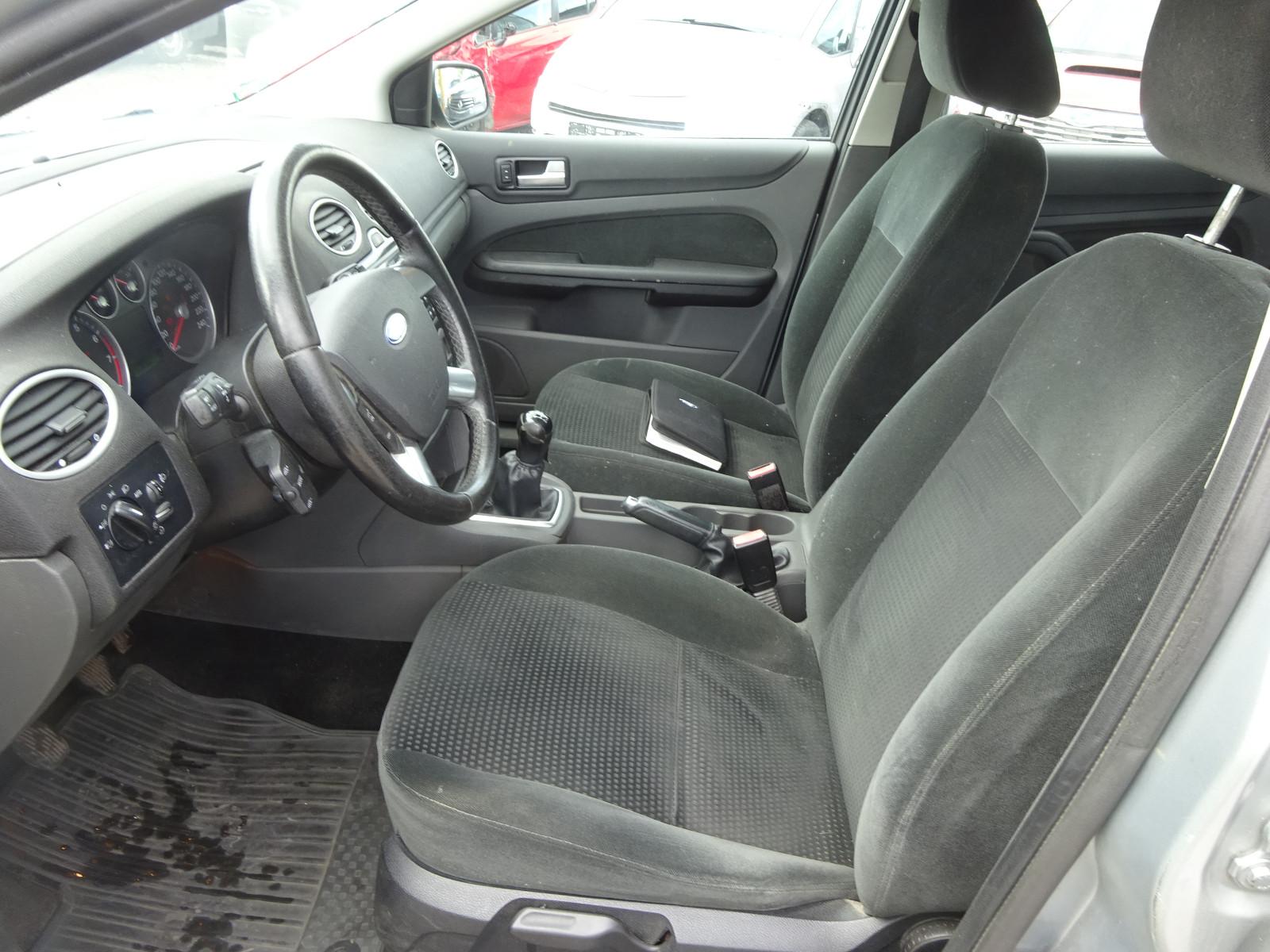 Ford Focus 2005 — photo 7