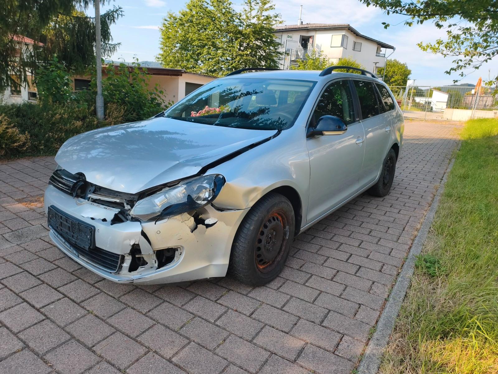 Volkswagen Golf 2012 — rear view