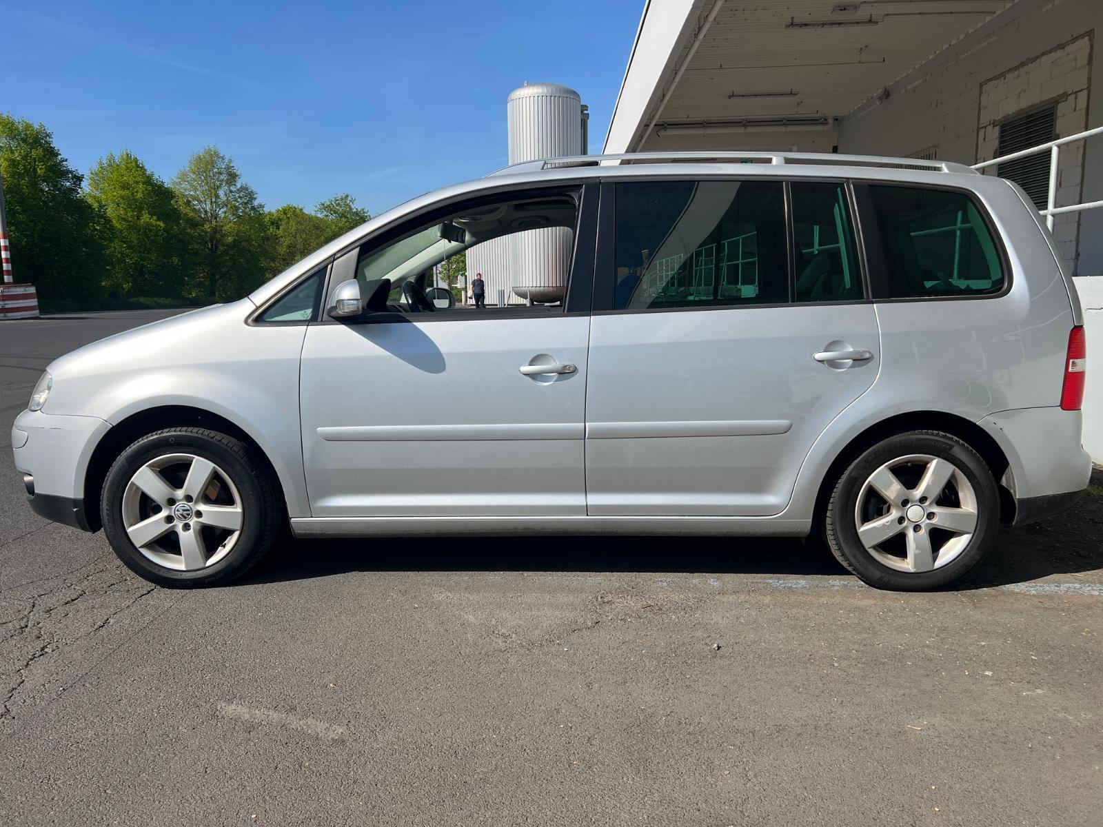 Volkswagen Touran Highline,Automatik,Navi,PDC,