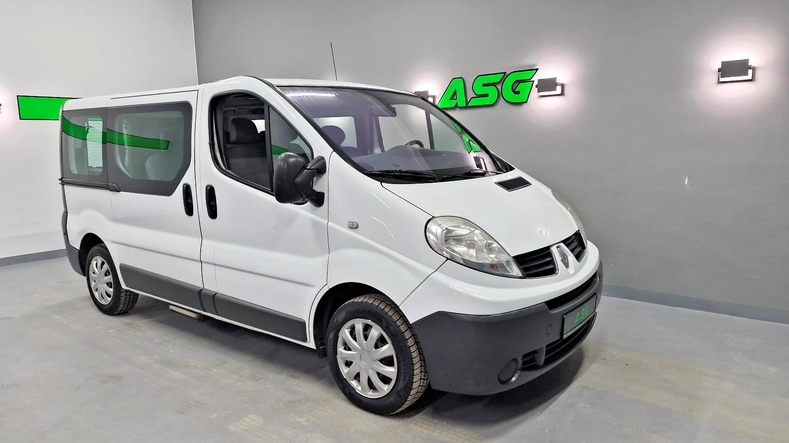 Renault Trafic Combi L1H1 verglast / Rollstuhlrampe/AHK