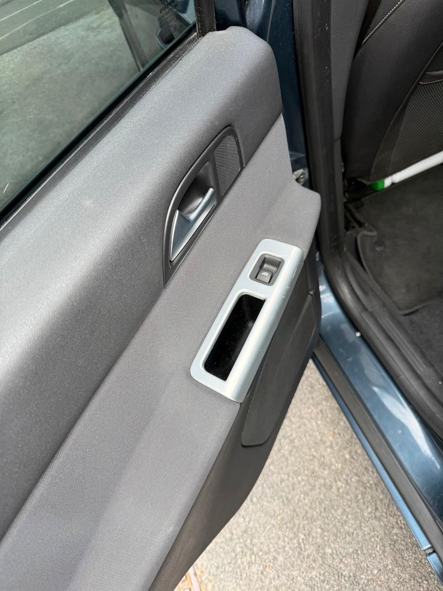 Volvo V50 2010 — photo 9