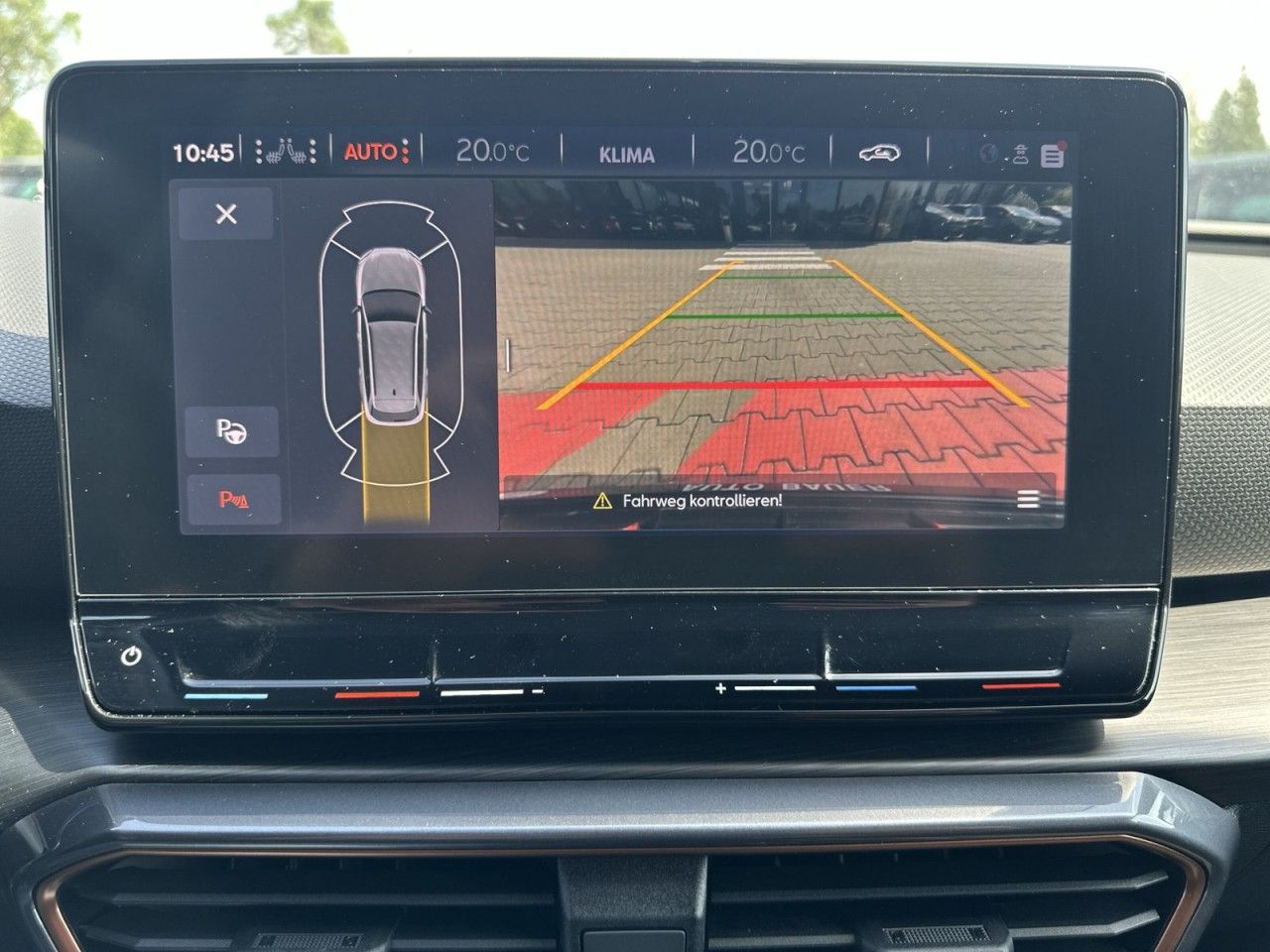 Fahrzeugabbildung CUPRA Leon Sportstourer 1.5 eTSI 150 PS DSG*AHK* - mit KI generiert/bearbeitet