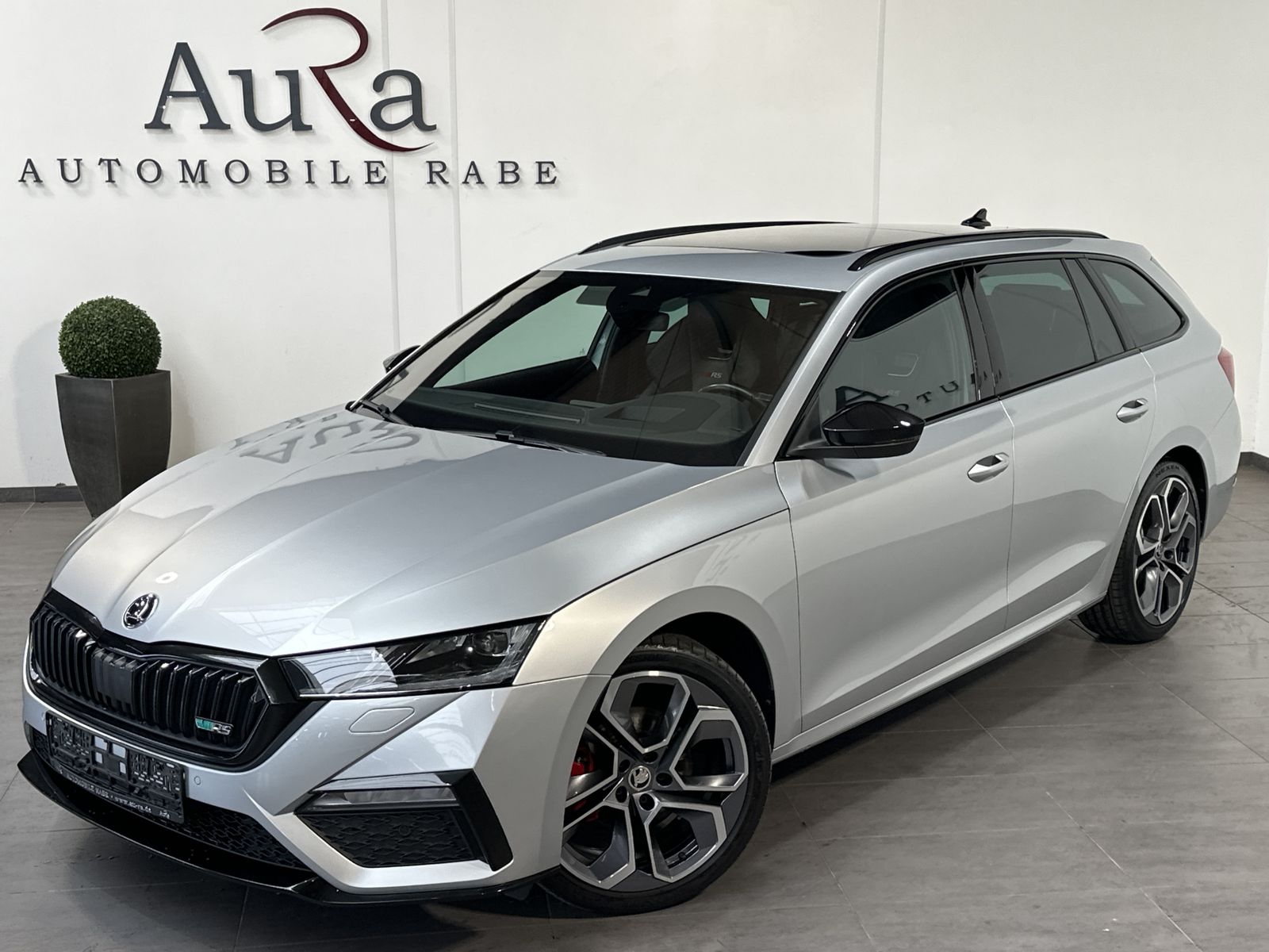 Fahrzeugabbildung SKODA Octavia Combi 4x4 RS NAV+LED+PANO+ACC+AHK+19ZOLL