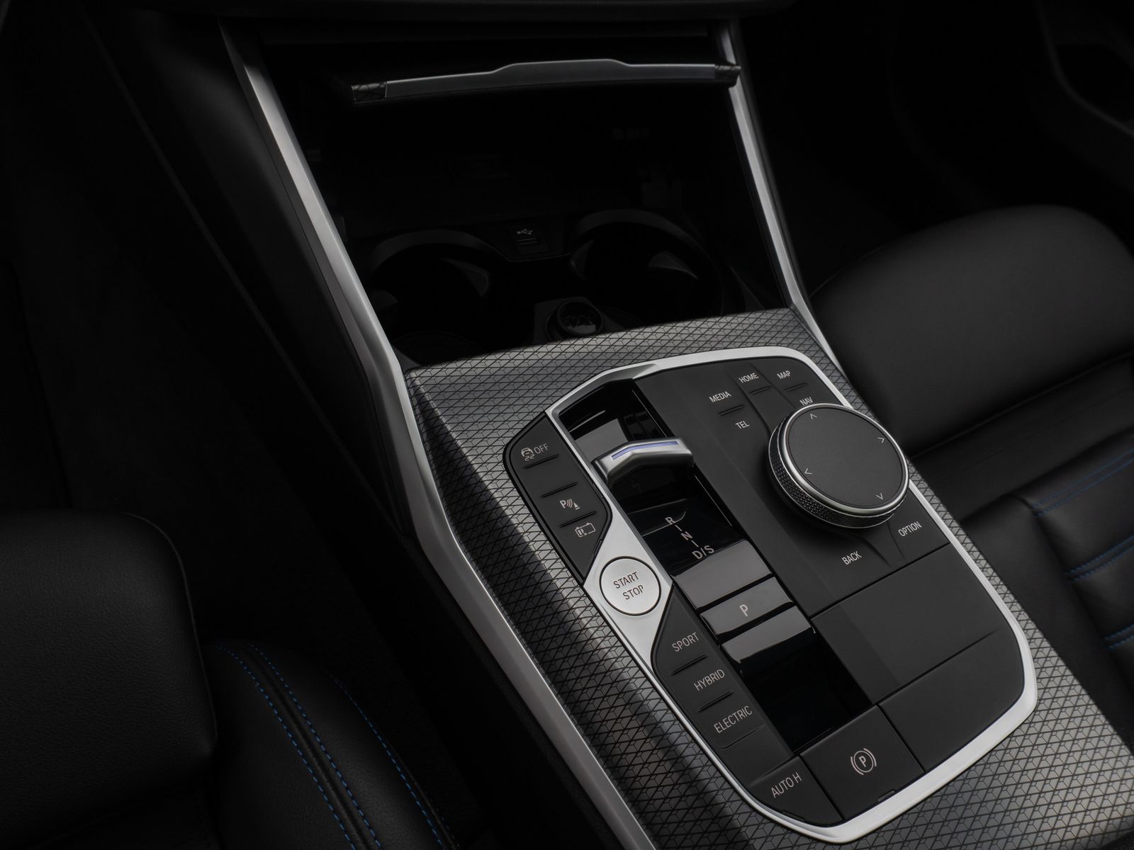 Fahrzeugabbildung BMW 330e xD M Sport Kamera DAB HiFi Komfort Panorama