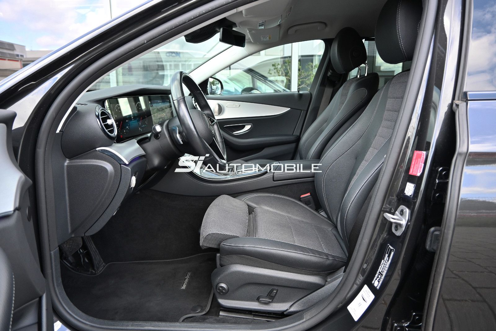Fahrzeugabbildung Mercedes-Benz E 200 4Mat. T NIGHT °ACC°AHK°BURM°HUD°STANDHEIZ°