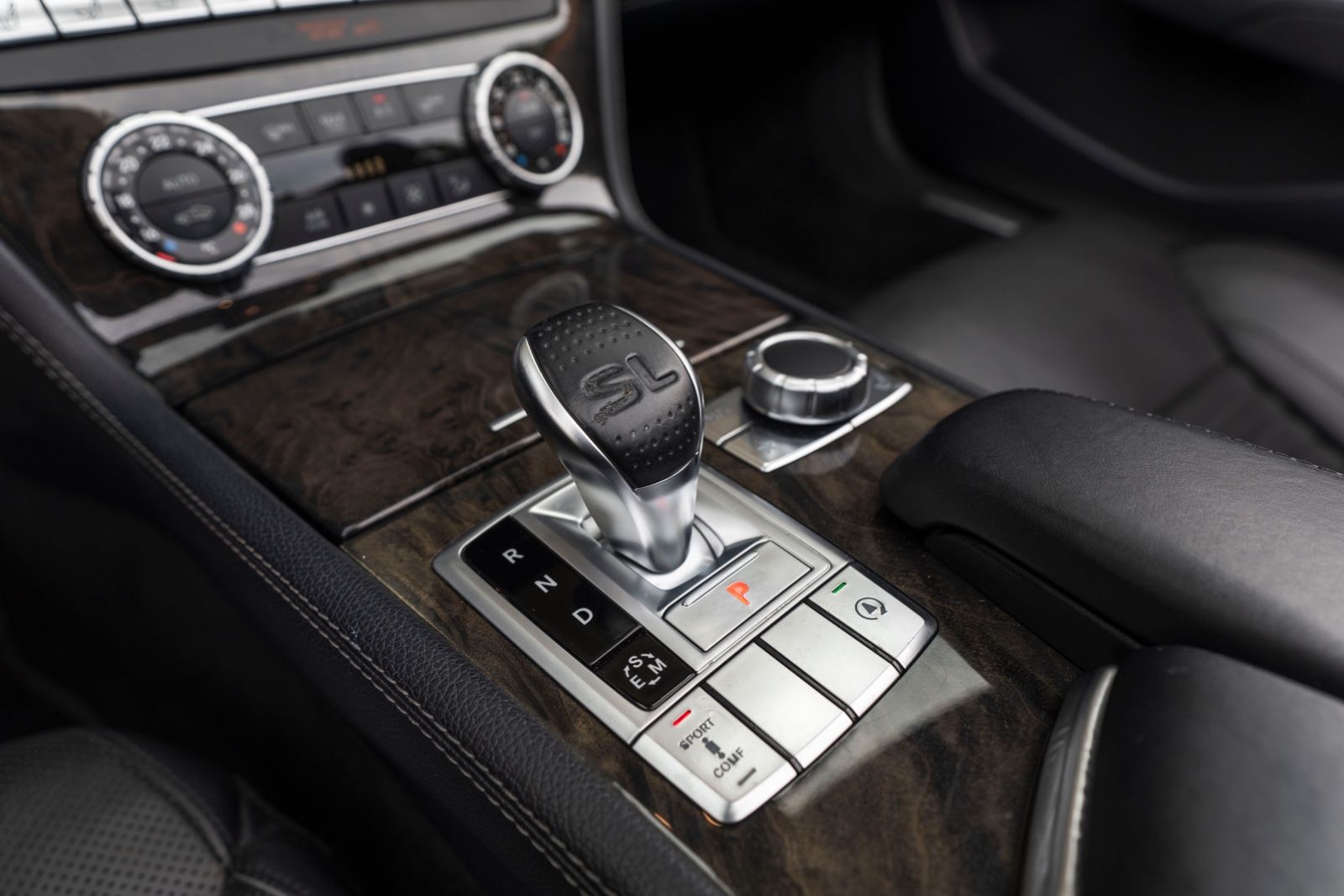 Fahrzeugabbildung Mercedes-Benz SL 400 Roadster H&K KAM NAV AMBIENT 19' RDK TOTW