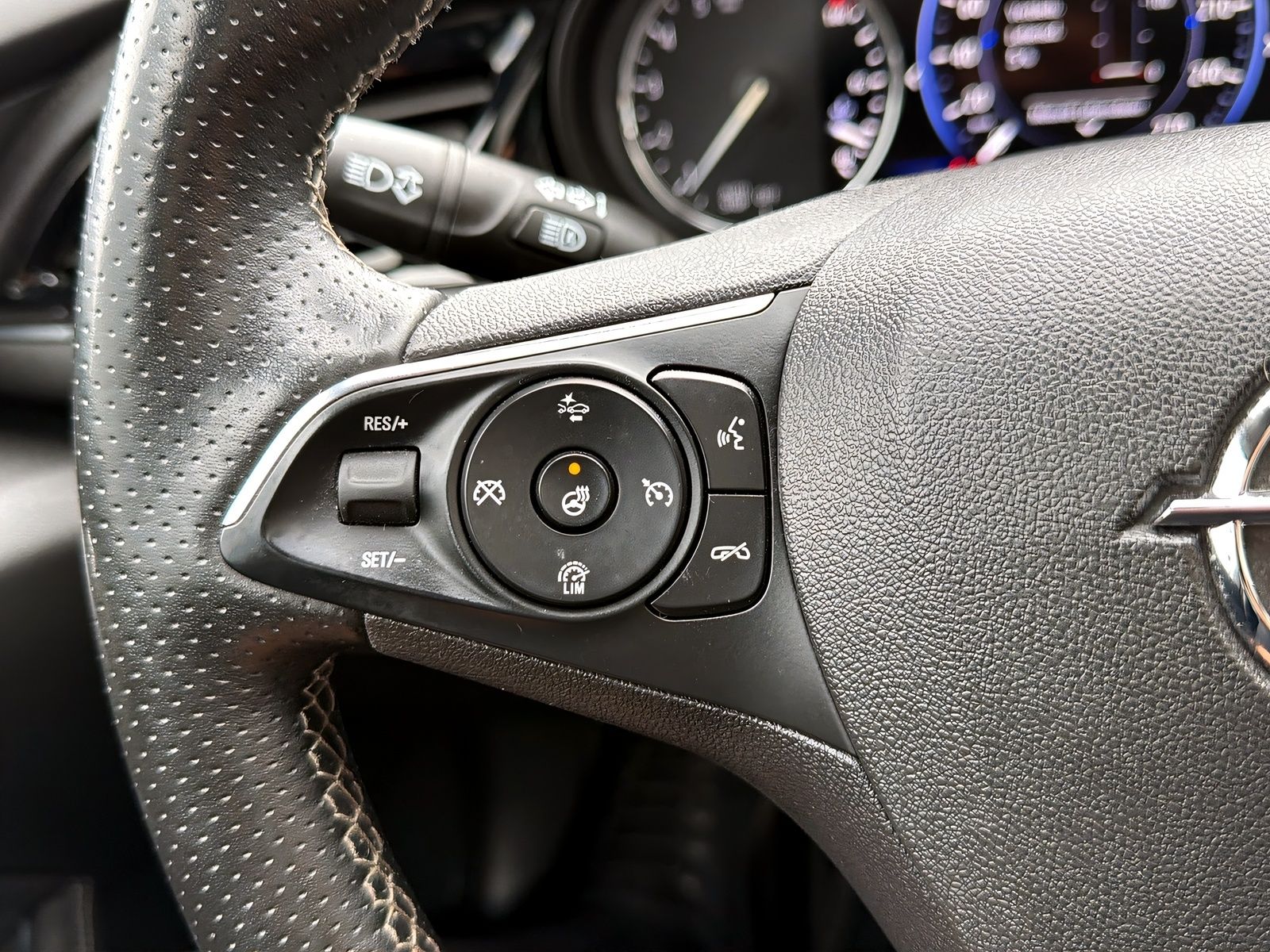 Fahrzeugabbildung Opel Insignia INNOVATION NAVI PANO LED ACC HEAD UP