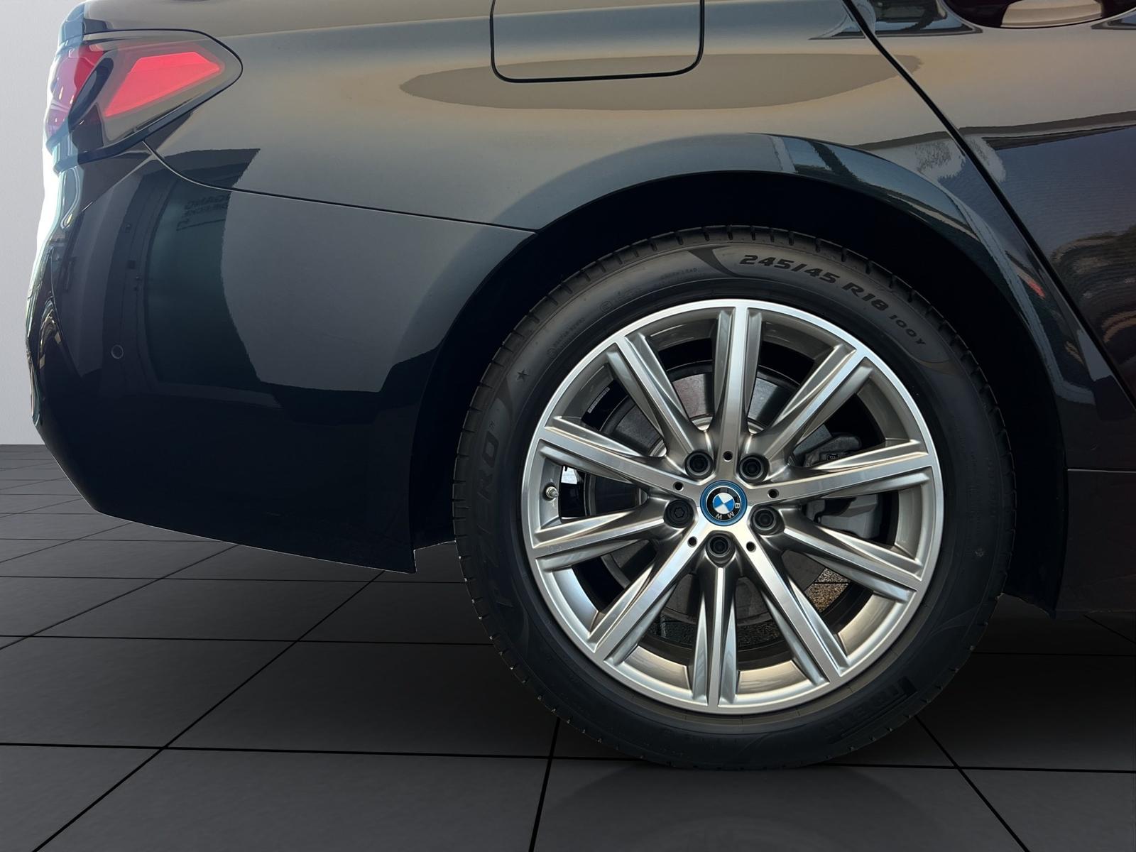 BMW 530e Touring Laser RFK HUD Pano Keyless