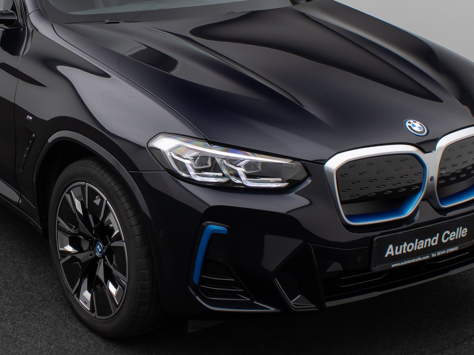 Fahrzeugabbildung BMW iX3 M Sport Impressive Panorama 360°HUD DAB H/K