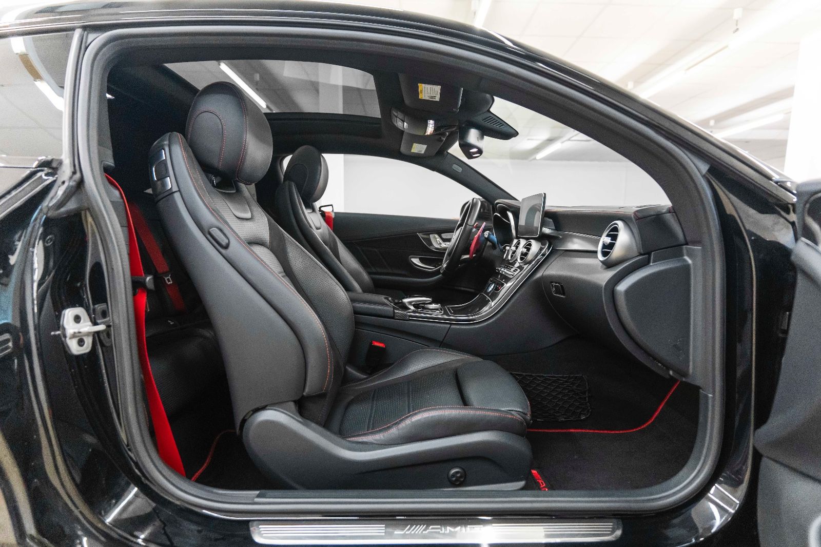 Fahrzeugabbildung Mercedes-Benz C 43 AMG C63 Optik BURMESTER CARBON KAM LED NAV