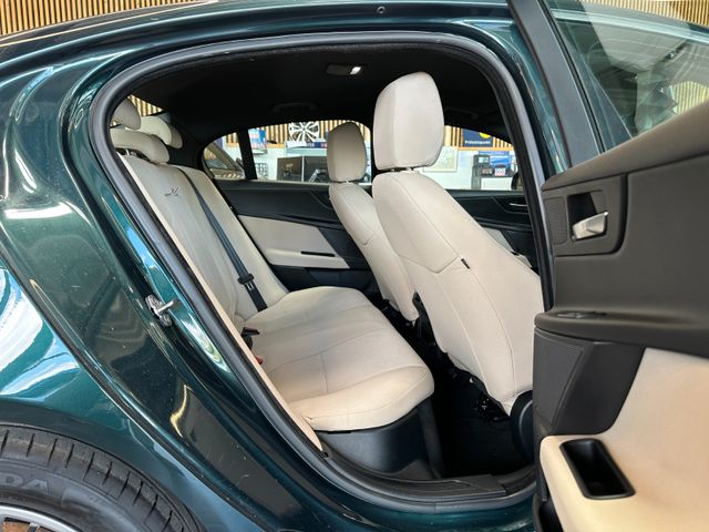 MYAUTOCENTER – Gebraucht- und Jahreswagen mit Werkstattservice in Pfaffenhofen Jaguar XE Pure *LED*Keyless*2-Zonen*Tempo*Navi*